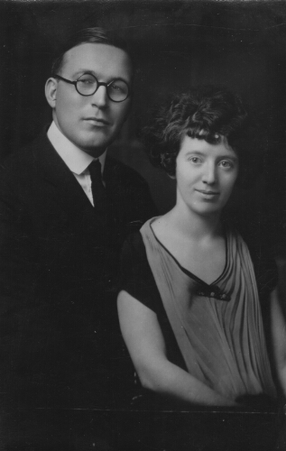 2.29.2: Betty K. Kyle and her husband, graduated 1925