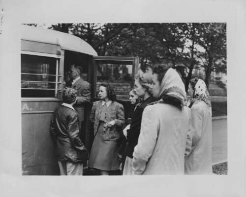 Boarding bus on the way to the Senior Boat Trip, 1940