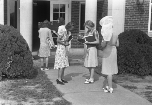 7.12.4-4: Unidentified students on Radford College Campus, 1940s