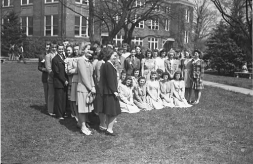 2.18.3-3: Lee Junior High School (Roanoke, VA) students on Radford Campus, 1942