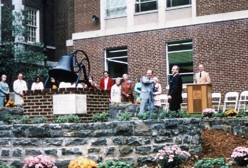 Alumni Memorial Garden    (bis)