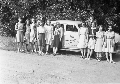 7.12.4-10: Unidentified students on Radford College Campus, 1940s