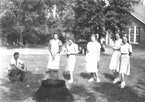 7.12.4-2: Unidentified students on Radford College Campus, 1940s