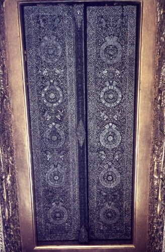 3C026 Inlaid Doors in Temple